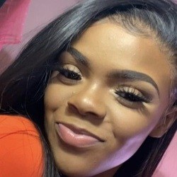 giuliahere - Age, Bio, Family | Famous Birthdays