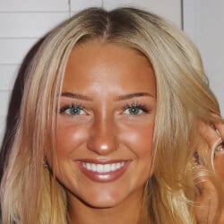 Sydney Thomas - Age, Bio, Family | Famous Birthdays