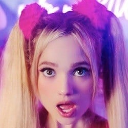Tori V - Age, Bio, Family | Famous Birthdays