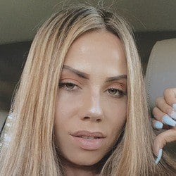 Amy Woah - Age, Bio, Family | Famous Birthdays