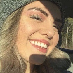 sabrinanic_fit - Age, Bio, Family | Famous Birthdays