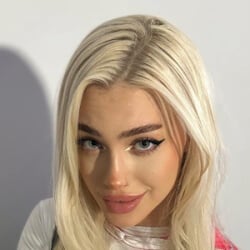 Alexandra Marianna - Age, Bio, Family | Famous Birthdays