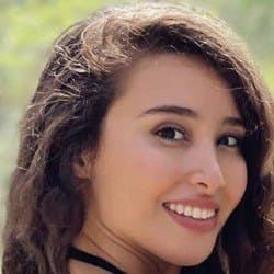Stephani B - Age, Bio, Family | Famous Birthdays