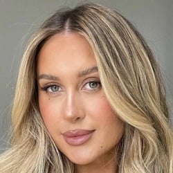 Emily Venz - Age, Bio, Family | Famous Birthdays