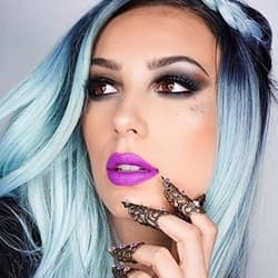Victoria Lyn - Age, Bio, Family | Famous Birthdays