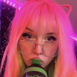 Eva Violet - Age, Bio, Family | Famous Birthdays