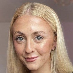 Em Wallbank - Age, Bio, Family | Famous Birthdays