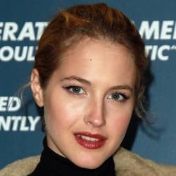 Tess Ward - Age, Bio, Family | Famous Birthdays