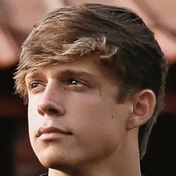 Taylor Watts - Age, Bio, Family | Famous Birthdays