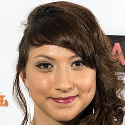 Catherine Wayne - Age, Bio, Family Famous Birthdays