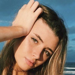 Ainsley Seiger - Age, Bio, Family | Famous Birthdays