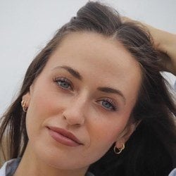 Loe Shimmy - Age, Bio, Family | Famous Birthdays