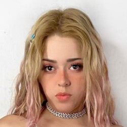 Paloma White - Age, Bio, Family | Famous Birthdays
