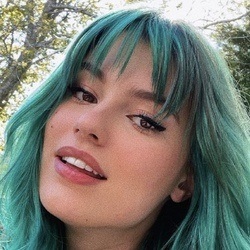 Skyler Wright - Age, Bio, Family | Famous Birthdays