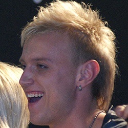 Cantantes nacidos en Moldavia