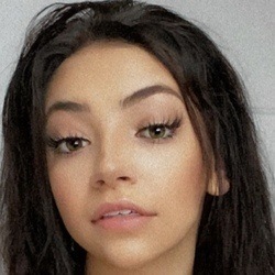 sunnyrayxo - Age, Bio, Family | Famous Birthdays