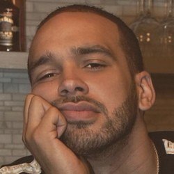 Sara Retali - Age, Bio, Family | Famous Birthdays
