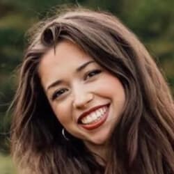 zoe.ebarb - Age, Bio, Family | Famous Birthdays