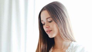 Valeria Lipovetsky - Age, Family, Bio | Famous Birthdays